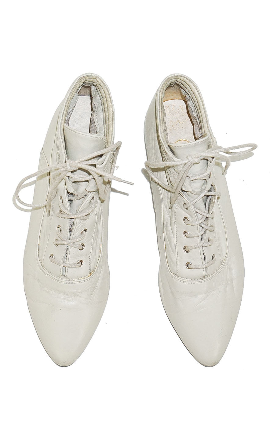 VINTAGE White Leather Point Toe Witchy Boots