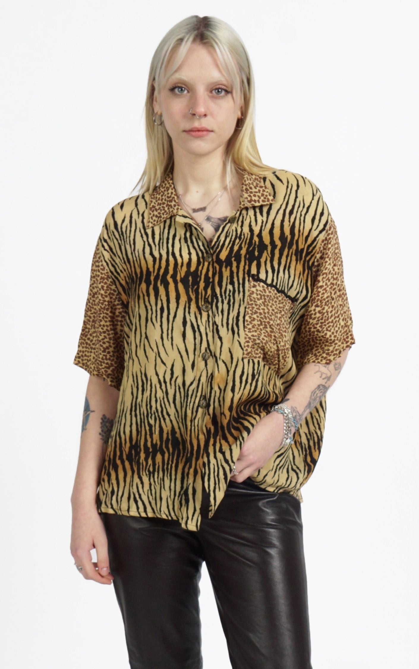 VINTAGE Cache Cheetah Leopard Print Cropped Button Down Blouse resellum