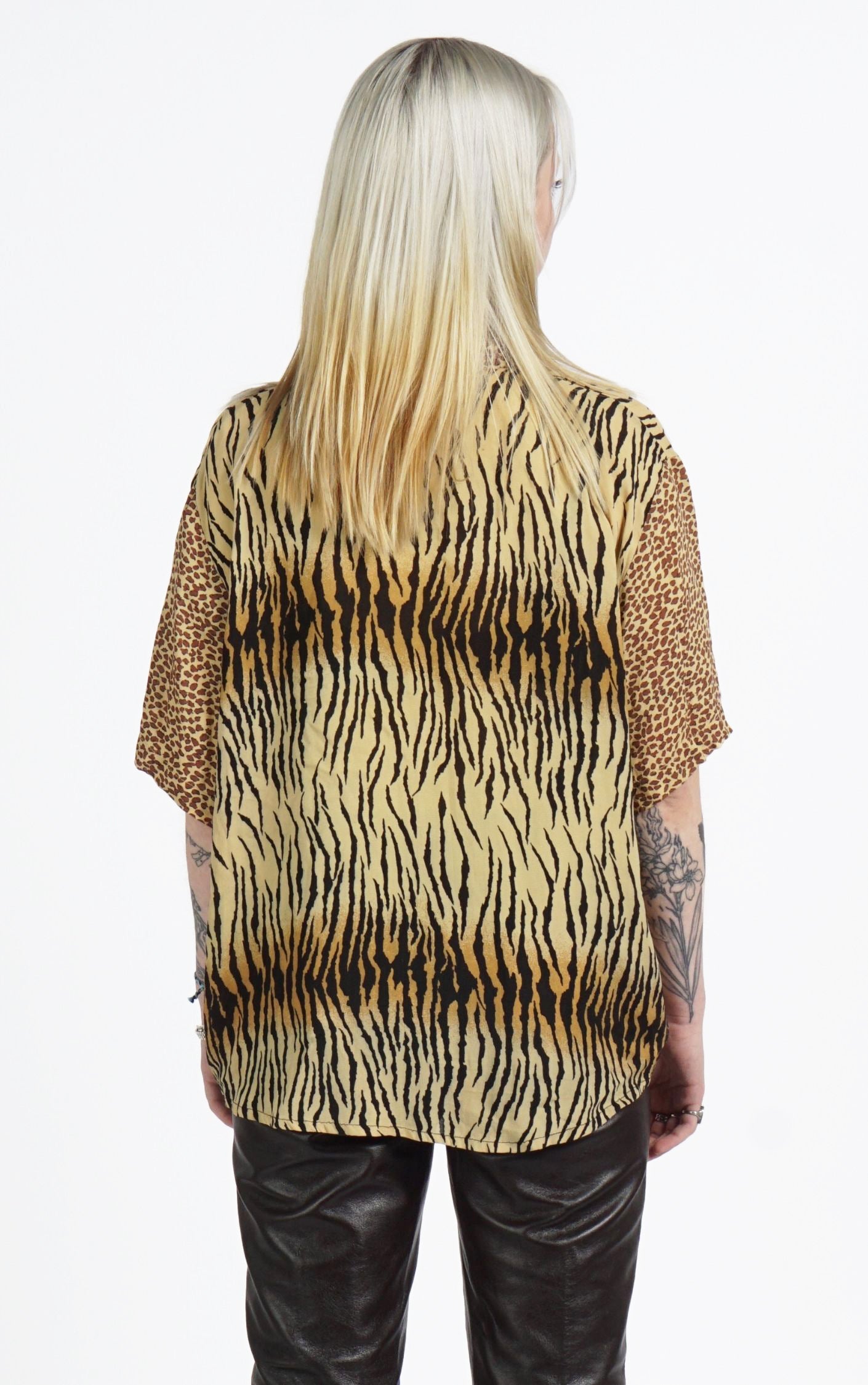 VINTAGE Cache Cheetah Leopard Print Cropped Button Down Blouse resellum